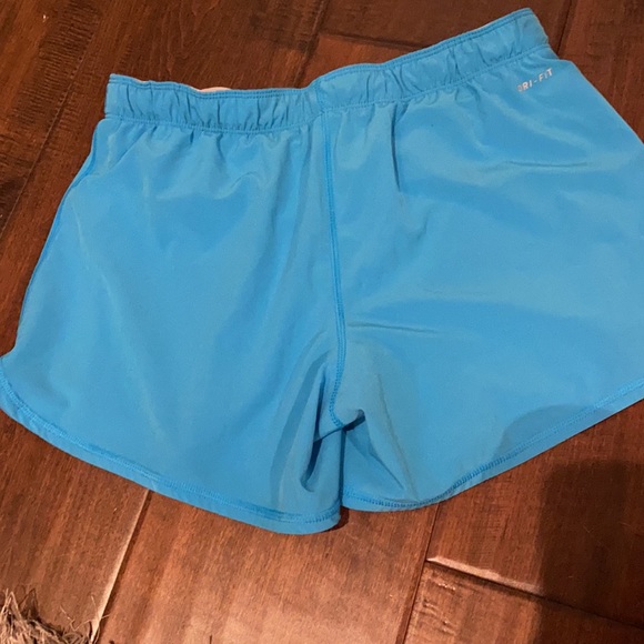 Nike Dry Fit shorts lined with spandex - Picture 2 of 4